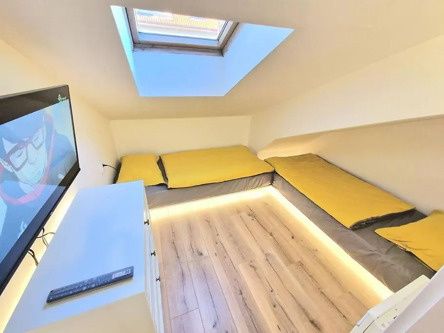 Art Apartment + 2Bd Parking Space Varna 0*,
