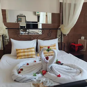 2* Отель Paralax